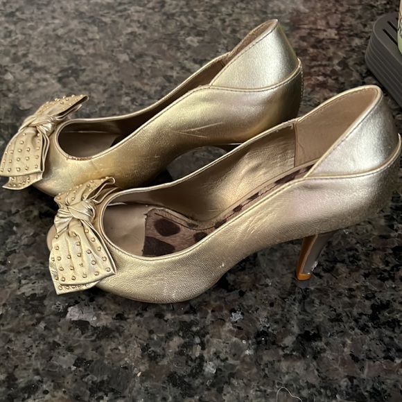 Gianni Bini Gold Heels - Picture 4 of 8